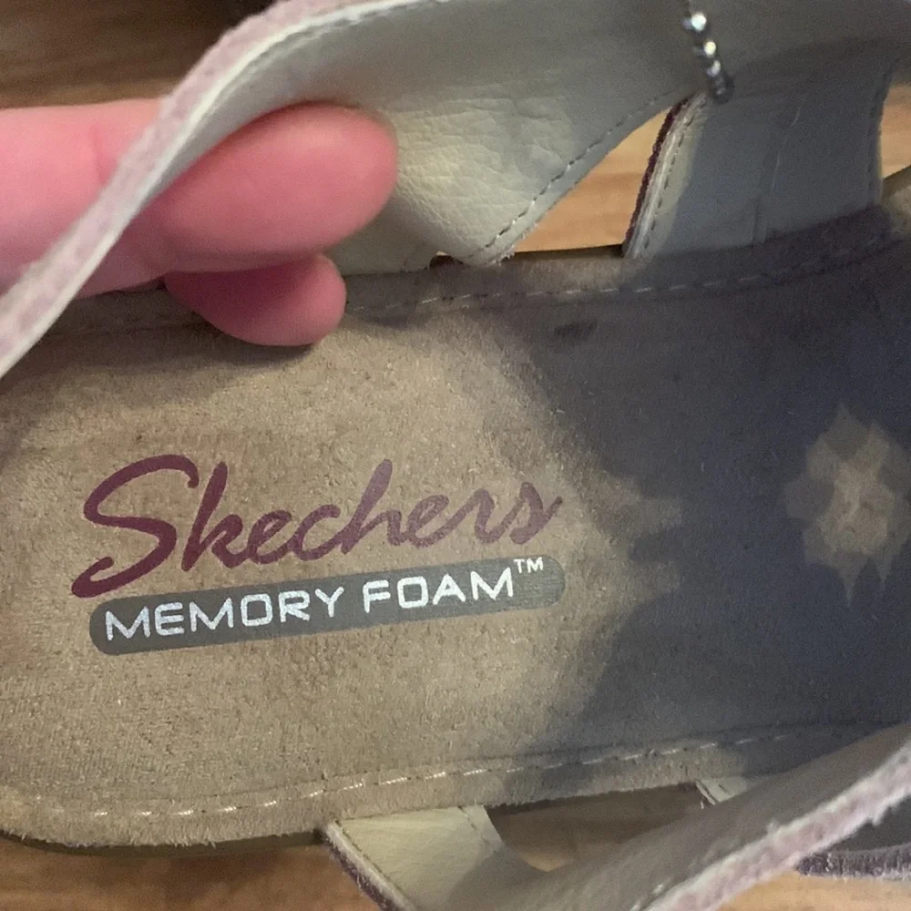 New Skechers 9 WIDE tan suede leather memory foam comfort wedge strap sandals